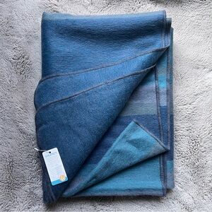 NEW Shupaca Alpaca Throw Blanket Reversible Blue Gray Cozy Warm 72” x 48”